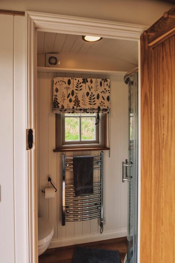 Luxury Shepherd'S Hut On Flower Farm With Outdoor Bath In Mid Cornwall Truro Exterior photo